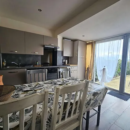 T2 Rénové Avec Jardin Et Parking à - Fr-1-553-310 Balaruc-les-Bains