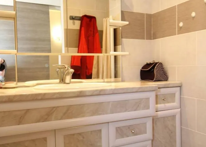 T2 Rénové Avec Jardin Et Parking à - Fr-1-553-310 Apartamento *